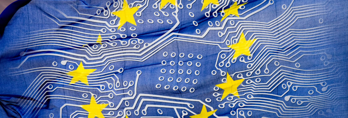 EU Flagge mit digitalen Netzen im Hintergrund