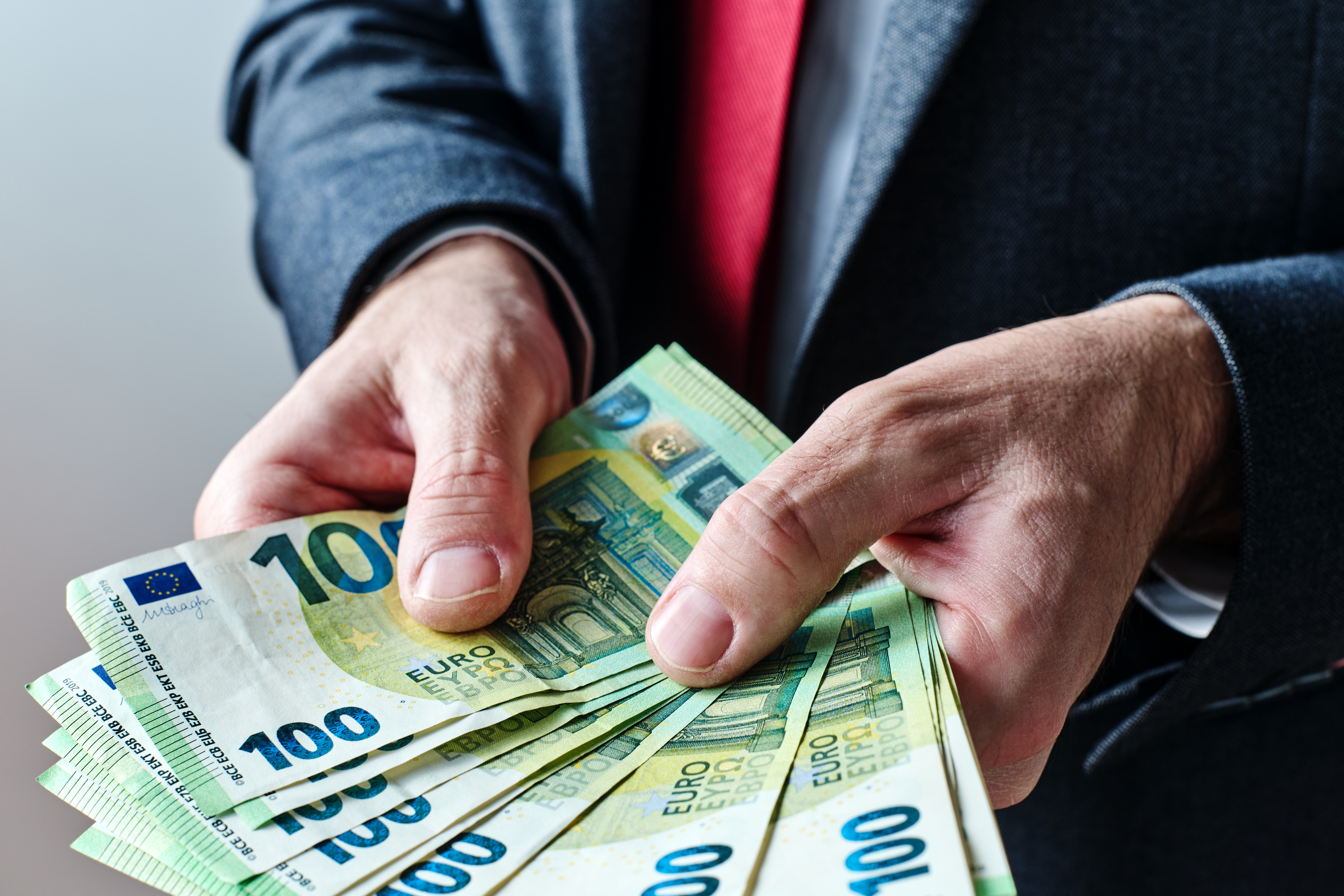 Obergrenze von 10.000 Euro: Das steckt hinter der Bargeld-Bremse 