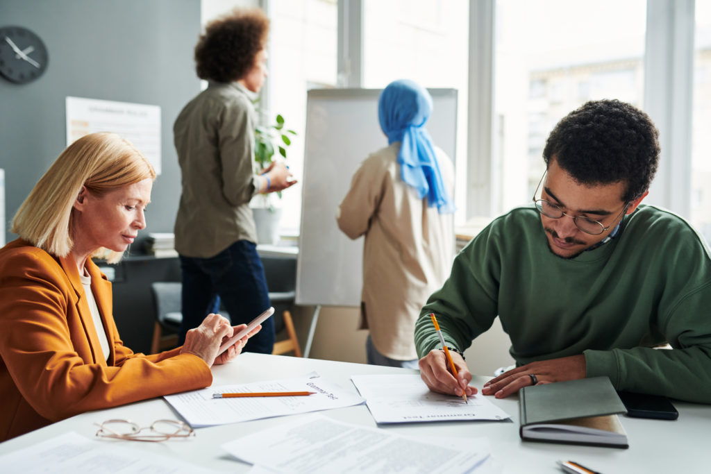 Neuer Service für das Onboarding von ausländischen Fachkräften